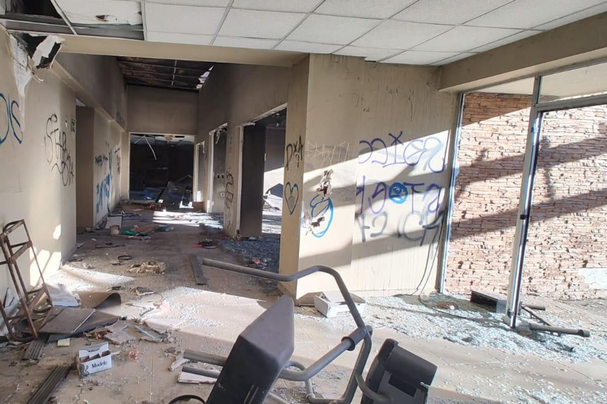 Denuncian abandono y ocupación irregular de casa club en Lomas Terrabella