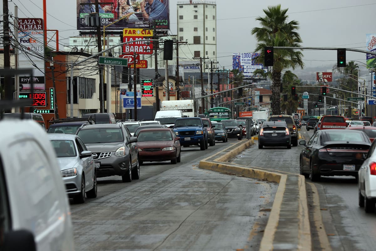 Circulan por BC más de 25 mil autos foráneos