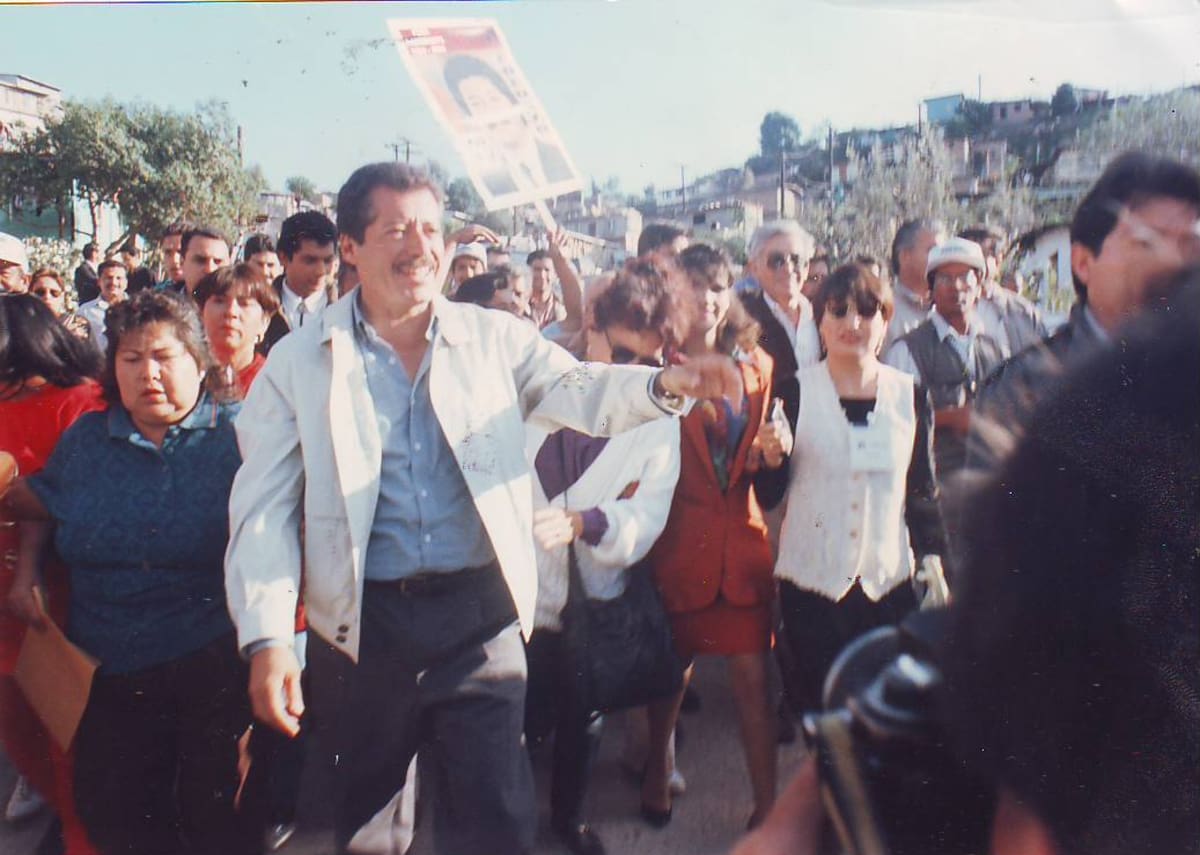 Luis Donaldo Colosio llegó a Lomas Taurinas en Tijuana por la tarde, el que sería su último evento. FOTOS: BANCO DIGITAL