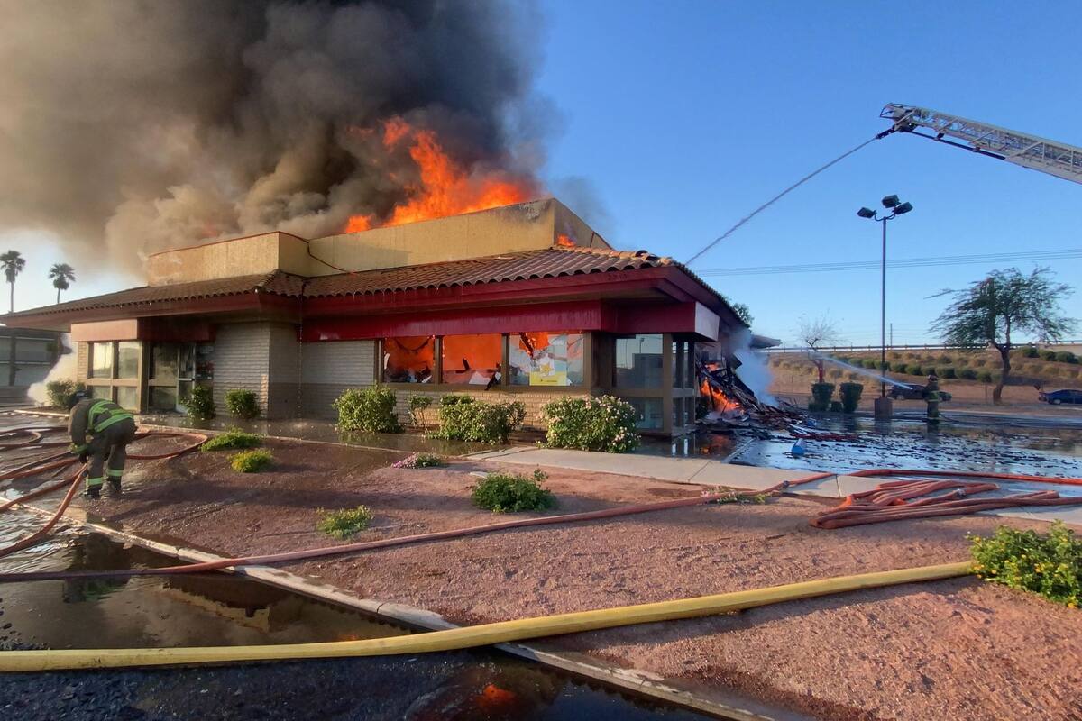 Incendio acaba con un Carl´s Jr. en El Centro