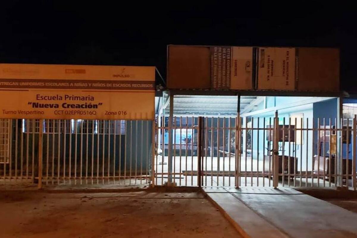 Sorprenden a hombre robando en escuela
