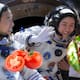 Astronautas chinos celebraron cosecha de tomates cultivados en el espacio tras más de 100 días en la estación Tiangong, informó China Media Group