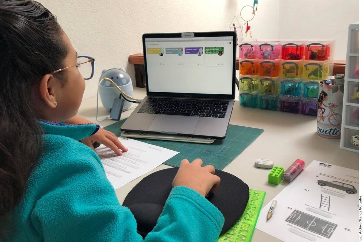 Ser puntuales, disciplinados y preparar una "mesita": AMLO da tips para regreso a clases a distancia