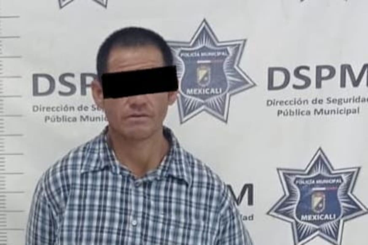 Arrestan a sujeto por amenazar a peatón con arma falsa