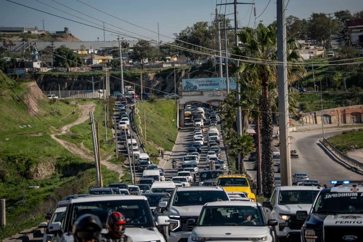 El accidente ocurrió a la altura de Colinas de California y generó congestión en ambos sentidos de la vialidad. Foto: Border Zoom