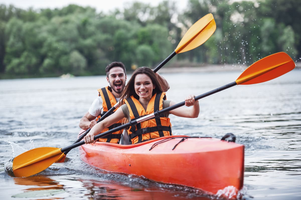 Descubre los lugares ideales para nadar, hacer kayak, practicar deportes acuáticos en la capital de Arizona