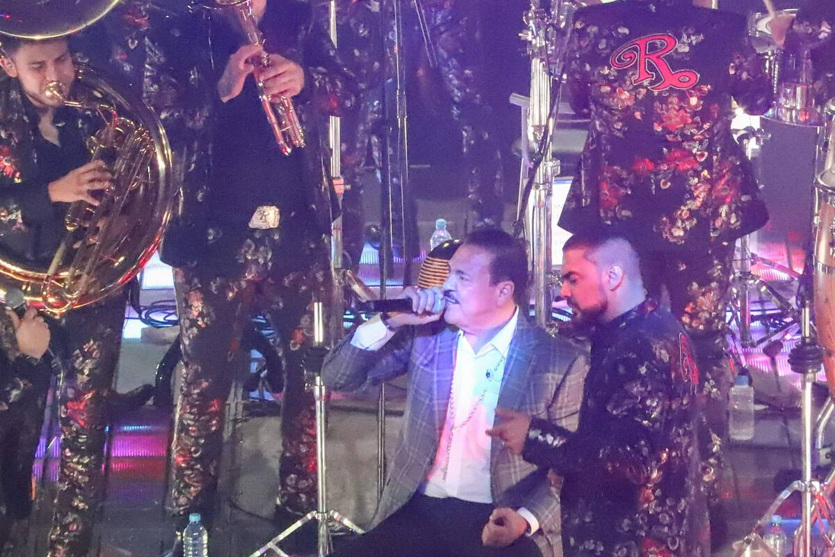 Se presentó Banda El Recodo acompañados de Julio Preciado