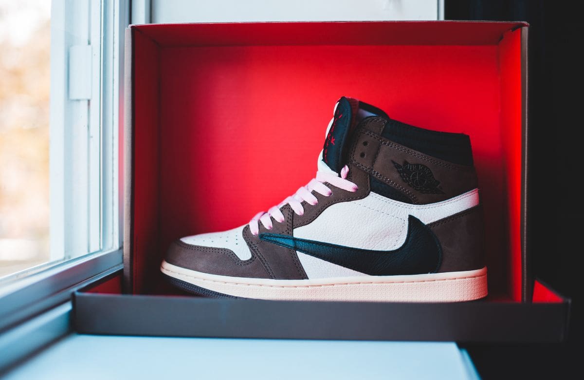 Convierte una vieja caja de zapatos en un práctico organizador de escritorio casero | Foto: Especial (canva)