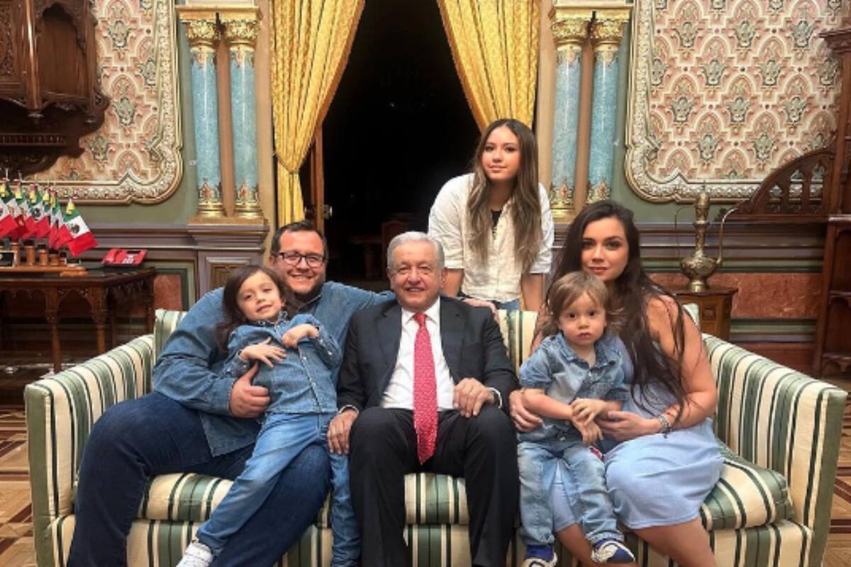Carolyn Adams, nuera de AMLO, comparte fotografía familiar con el presidente en Palacio Nacional