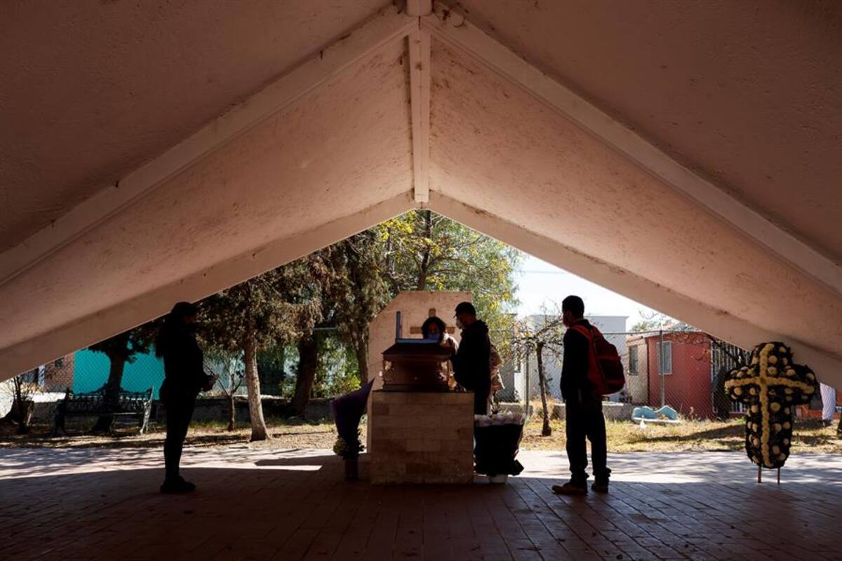 Muertos por Covid son 56 % más a reportados en enero-agosto de 2020: Inegi