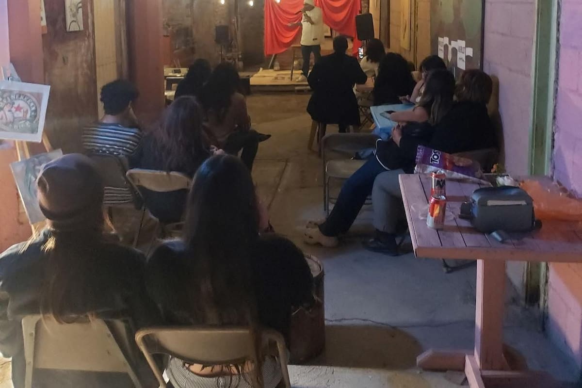 Cafetería independiente impulsa nuevos talentos artísticos y emprendedores