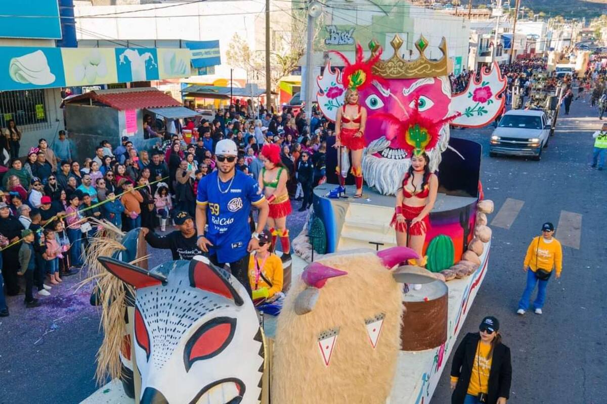 Usan de manera inadecuada simbología de la tribu yaqui en carnaval de Guaymas
