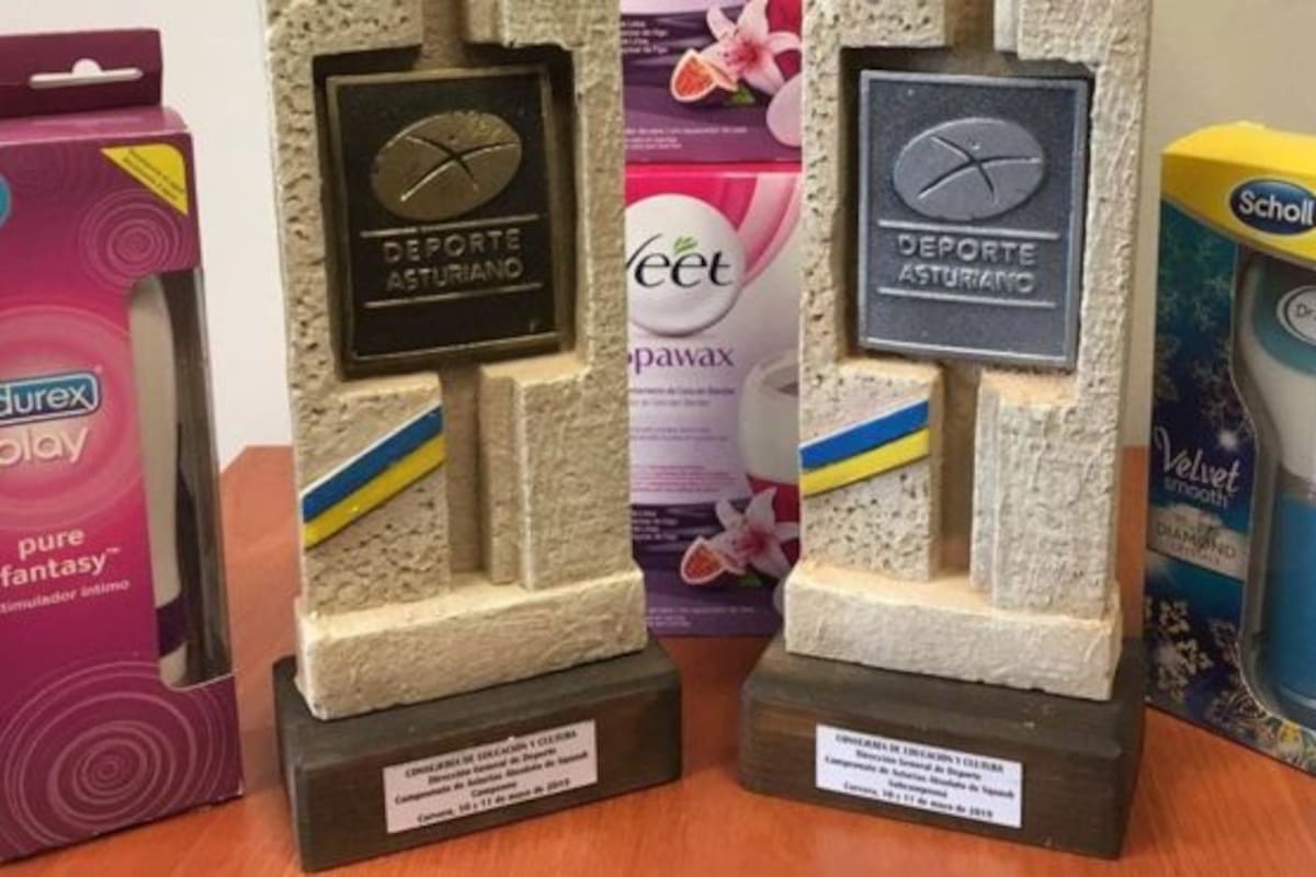Un vibrador dentro de los indignantes premios a campeonas de squash