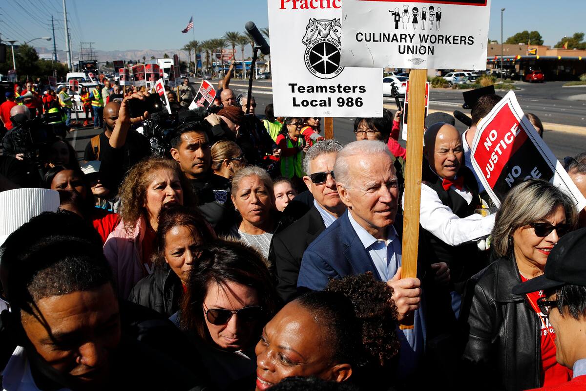 Joe Biden tiene complicada relación con hispanos por lazos con Obama