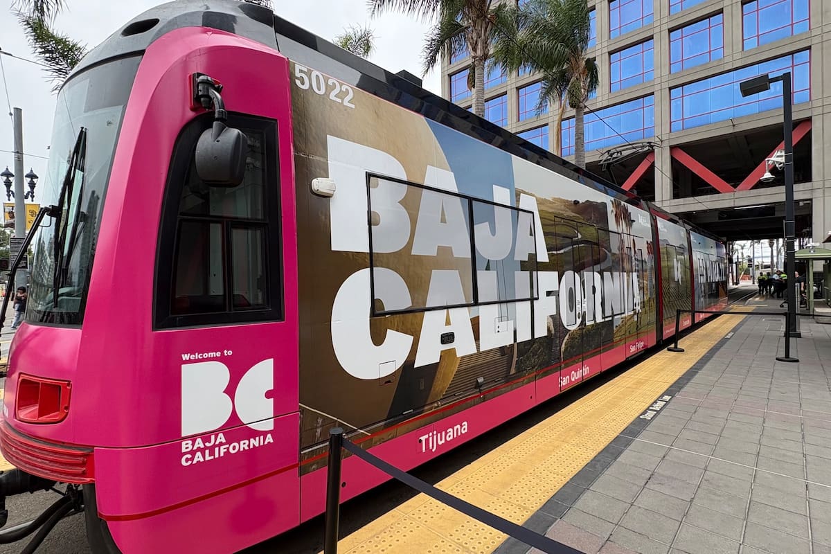 Baja California se promociona en el trolley de San Diego rumbo a la Comic-Con 2026