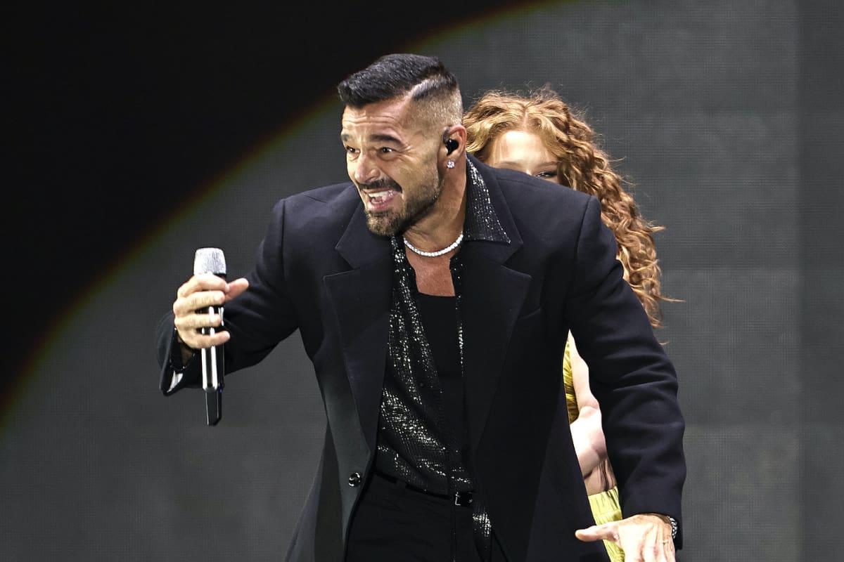 Ricky Martin responde tras incidente con gas lacrimógeno en concierto en Montenegro; el show fue interrumpido y luego retomado