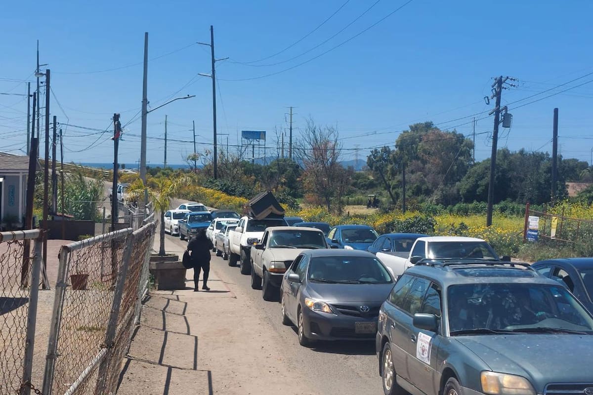 Sufren por tráfico intenso en colonia Leyes de Reforma de Rosarito
