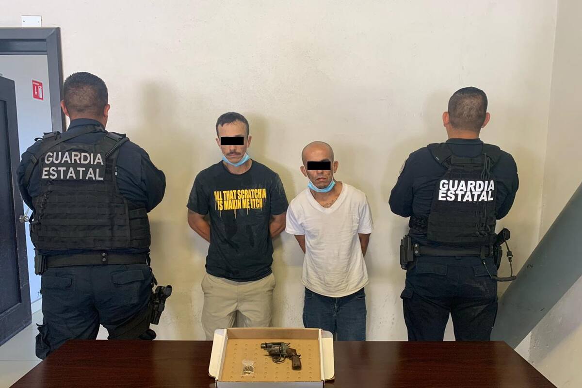 Captura FGE en Tijuana a dos hombres por portación de arma de fuego