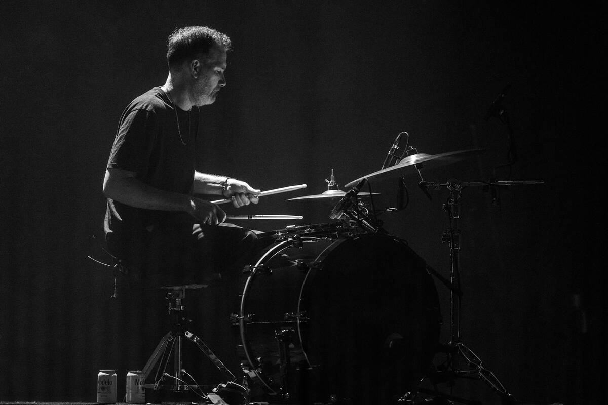 A pesar de algunos matices melódicos y rítmicos, el disco mantiene el inconfundible estilo atmosférico de Cigarettes After Sex.