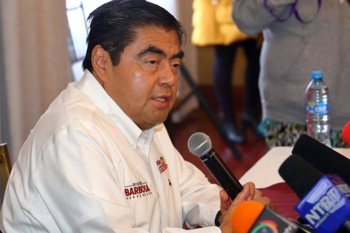 Gobierno de Miguel Barbosa suspende a 12 policías que demandaban mejores condiciones laborales