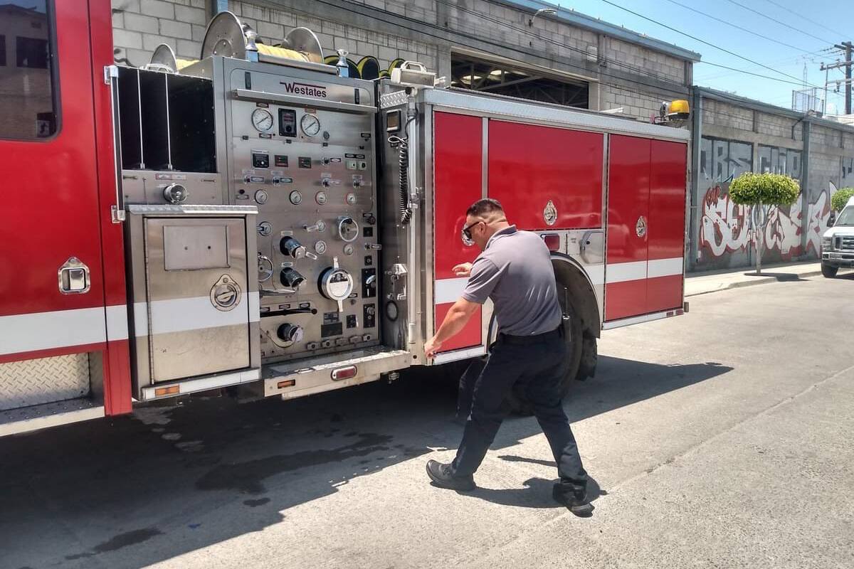 Asociación Pro Bomberos logra donativo de unidad para Rosarito