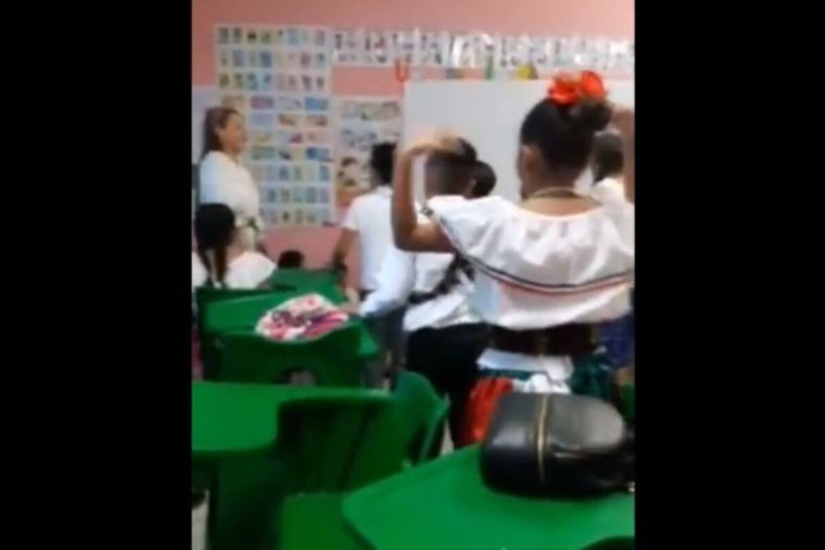 Maestra canta durante balacera para calmar a sus alumnos