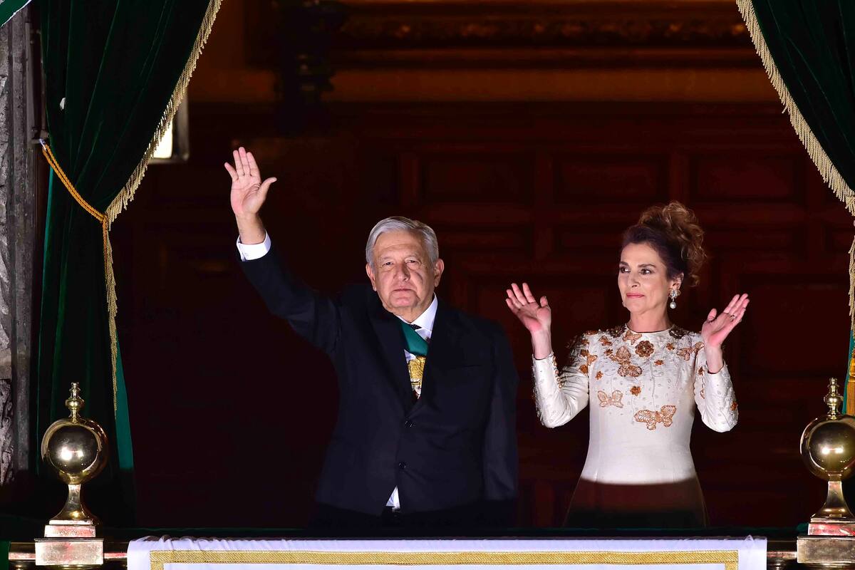 Qué representa el color del vestido usado por Beatriz Gutiérrez Müller en el Grito de Independencia realizado por AMLO