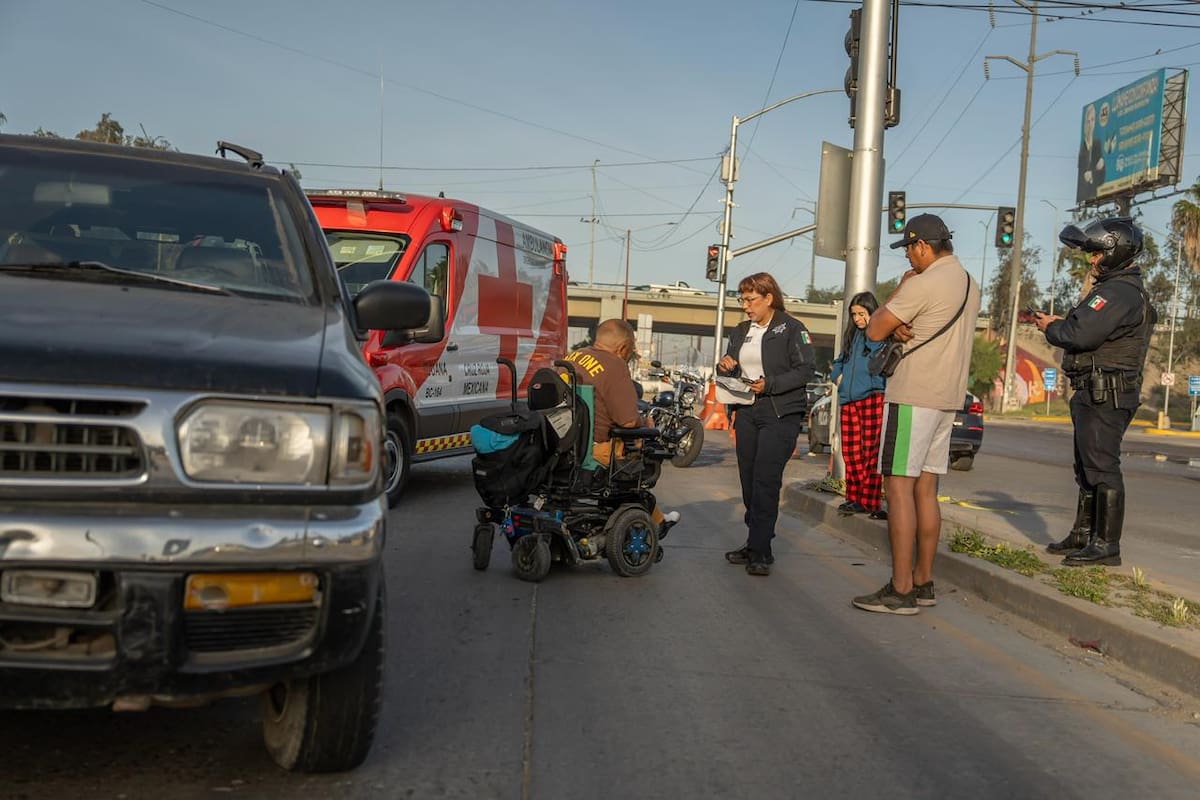 Atropellan a hombre en silla de ruedas en bulevar Bellas Artes cerca de la garita de Otay