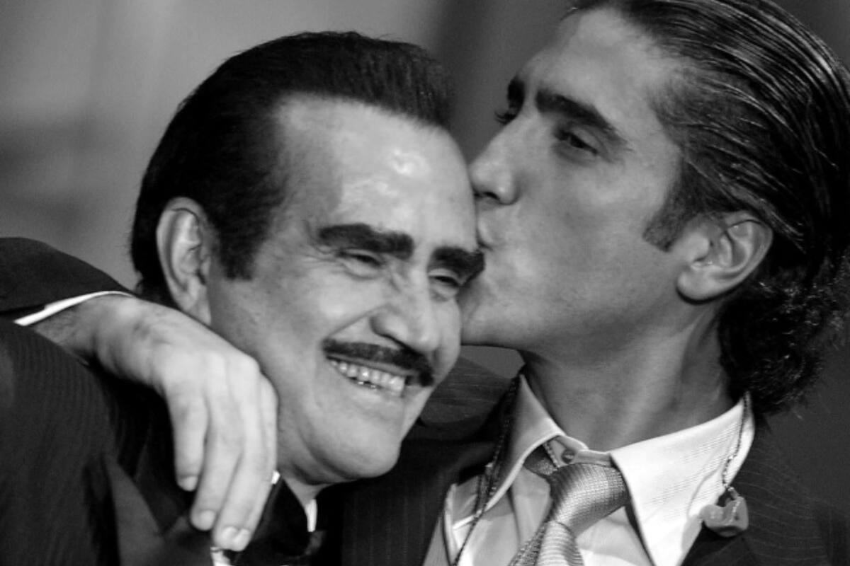 Alejandro Fernández hace homenaje a su padre Vicente Fernández en el Día del Padre