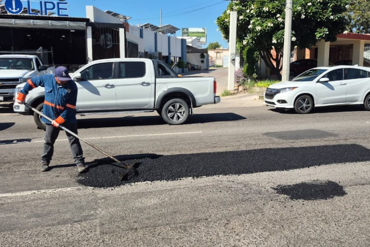 Ayuntamiento de Hermosillo continúa con trabajos de bacheo y fija meta de un millón de metros cuadrados reparados