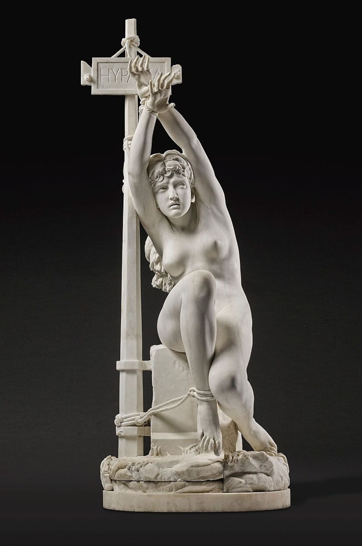 Escultura de Odoardo Tabacchi que representa a Hipatia momentos antes de su muerte.