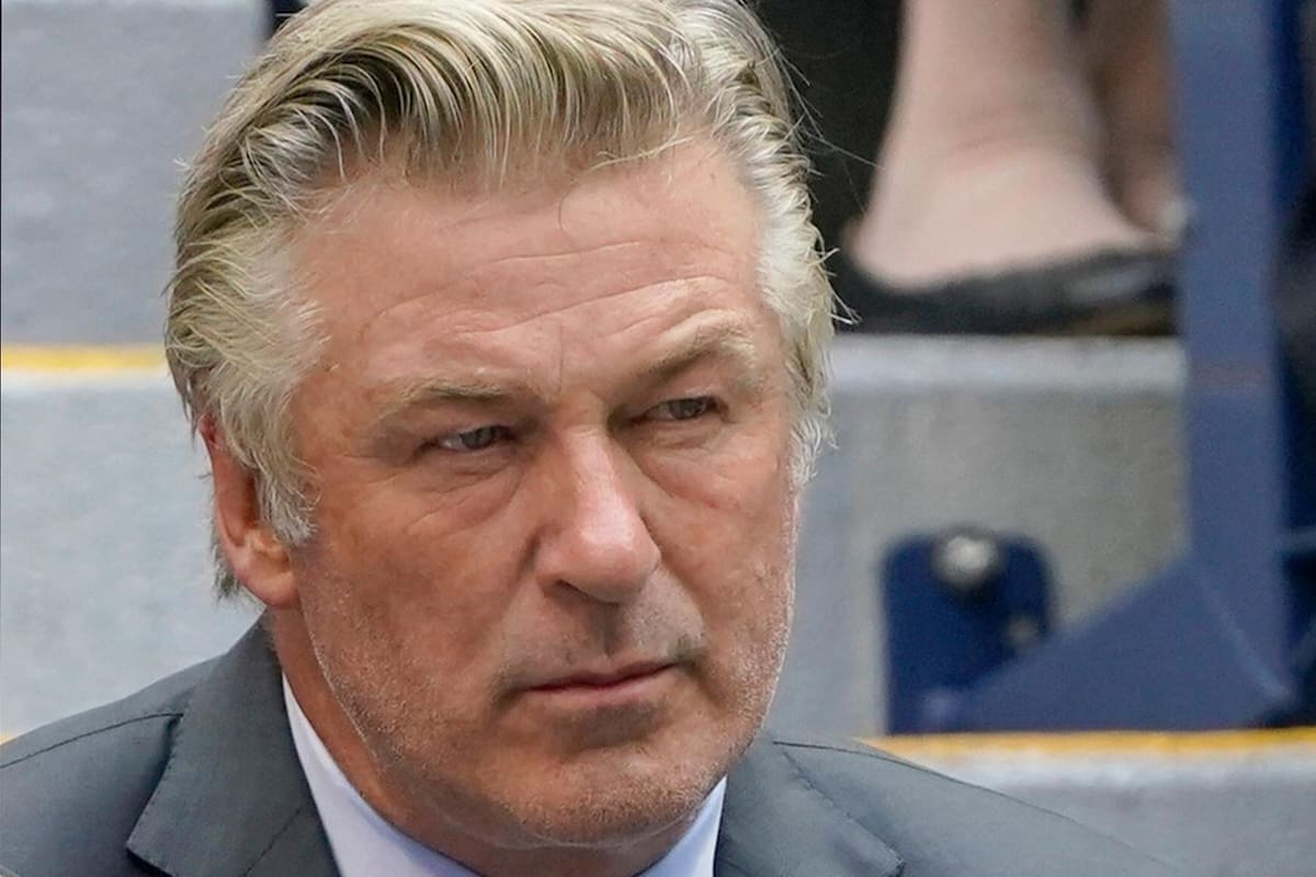 Abogado de Alec Baldwin insiste en que el actor entregará su celular a la policía