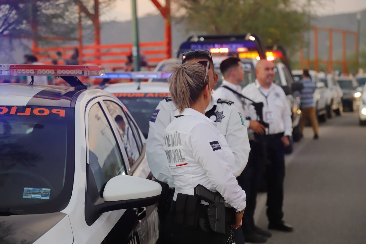 Reconoce López Obrador déficit de policías en mil municipios de México