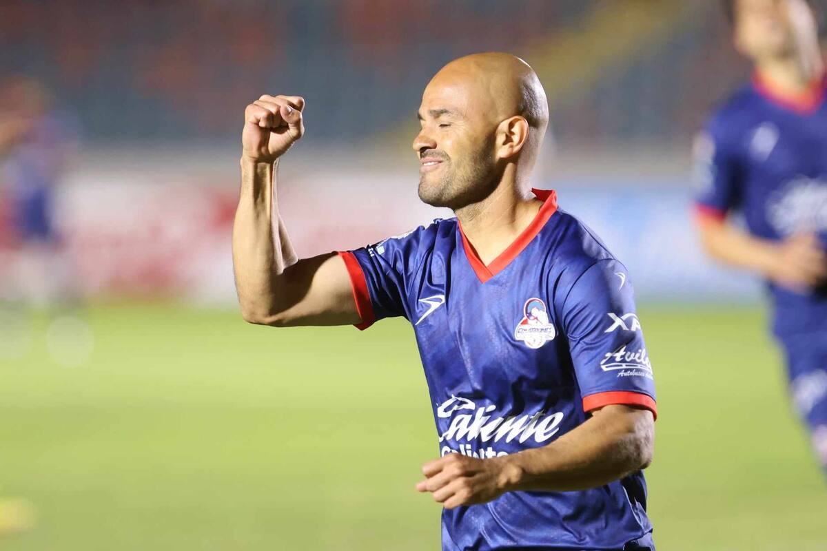 Finaliza el partido y Cimarrones de Sonora vence a Tepatitlán 4-0 donde en el Segundo Tiempo anotó el cuarto gol Javier "Jicamita" Acuña.