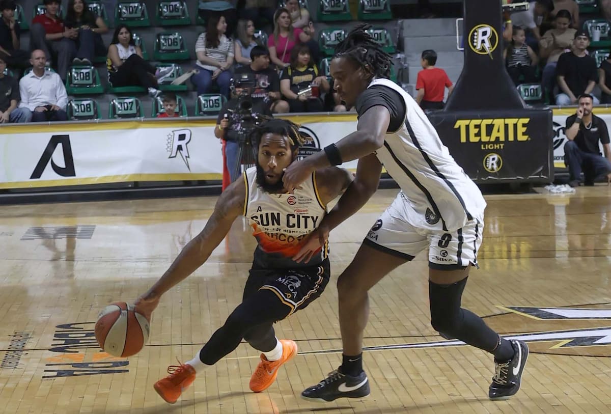Rayos de Hermosillo no pudo concretar la barrida en casa y cayó ante Frayles de Guasave en la Arena Sonora. Foto: Teodoro Borbón