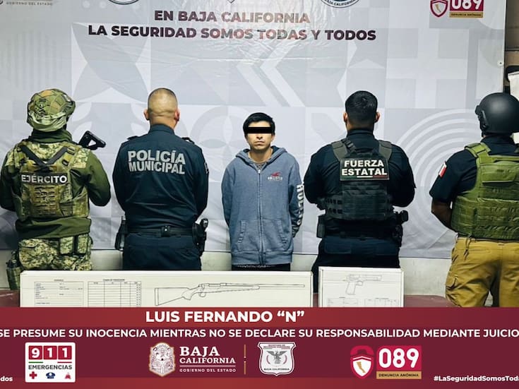 Detienen a joven con arma larga en su vehículo en Valle Dorado