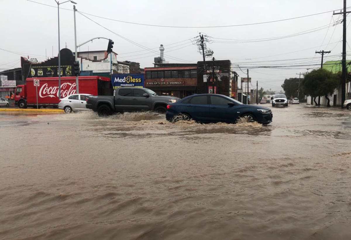 Varios tramos del bulevar Benito Juárez reportan inundaciones. Foto: Carmen Gutiérrez