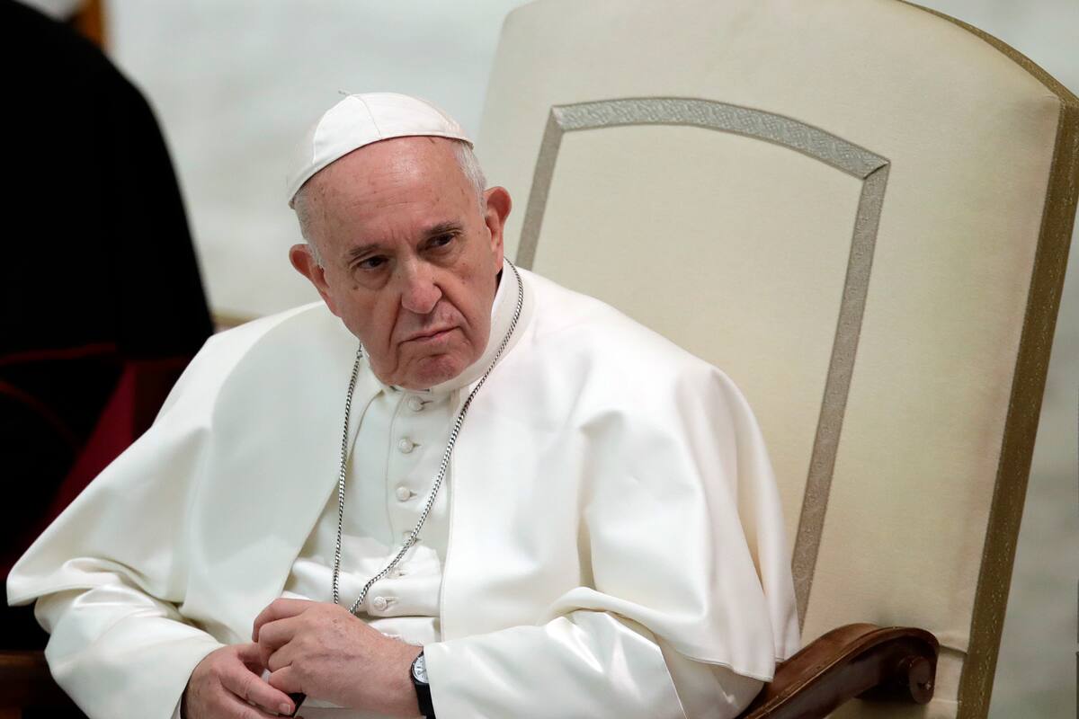 Papa Francisco reprende a niños que usan el celular mientras comen con sus padres