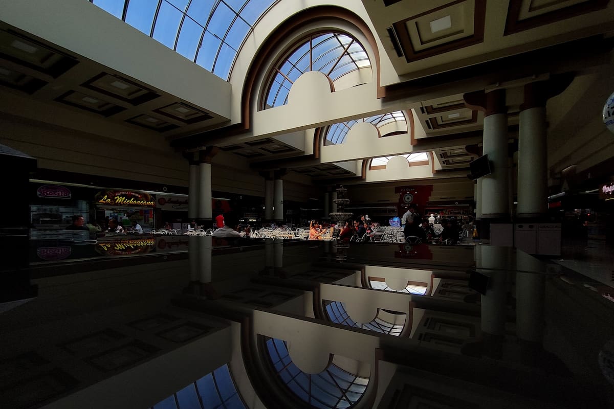 Operan plazas comerciales sin permiso de uso de suelo