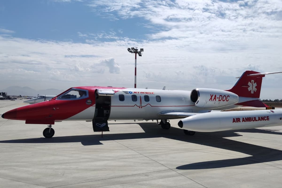 Trasladan en avión a menor de Tijuana a Guadalajara para atención especializada