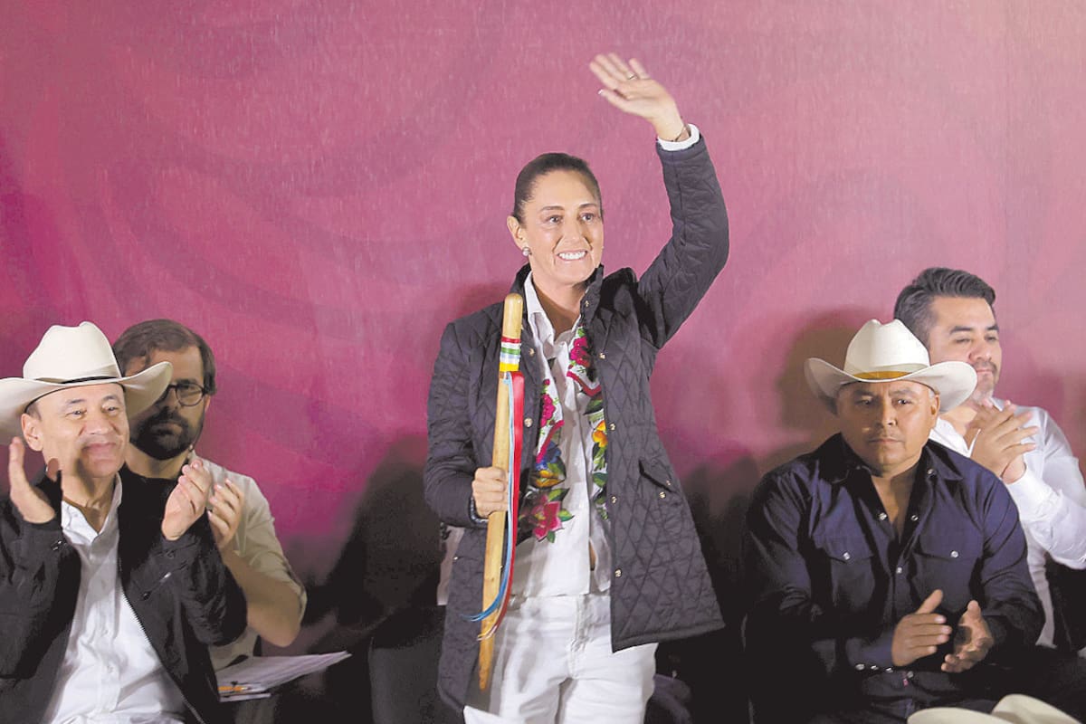 Recibe etnia yaqui a la Presidenta del País