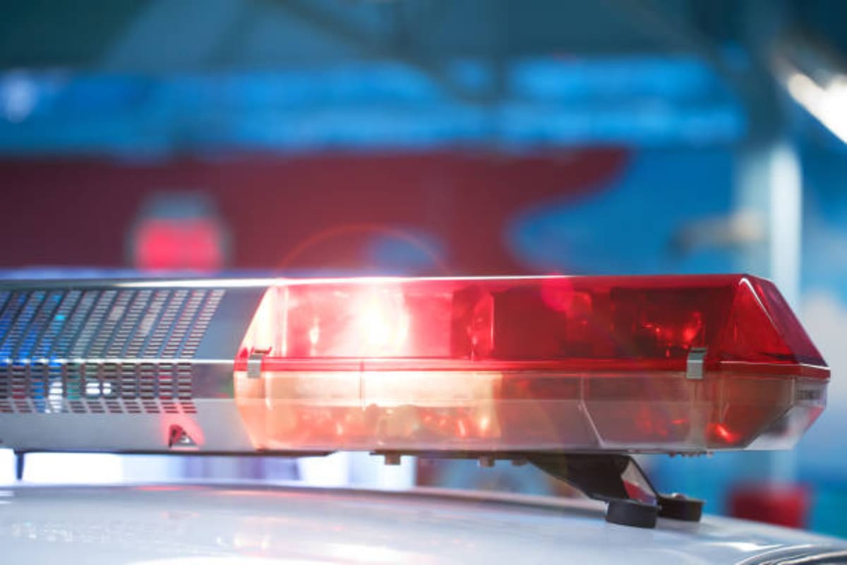 Padres de adolescente de 17 años sospechoso de intento de asesinato lo entregan a la policía tras 3 días prófugo