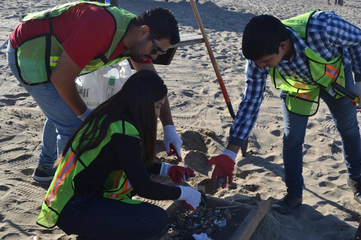 Gobierno de Armando Ayala lleva a cabo jornada de limpieza en Playa Hermosa