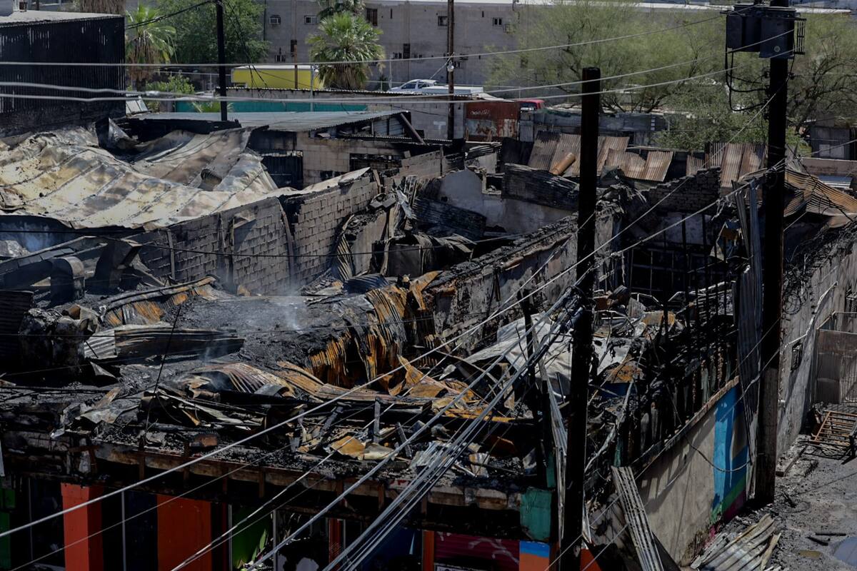 Muere velador tras incendio de locales comerciales en el Centro Histórico