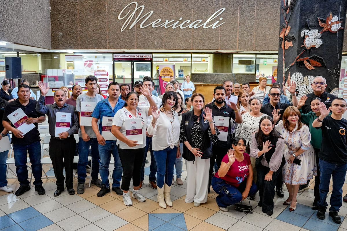 Familias de Mexicali reciben títulos de propiedad; FIDUM mantiene venta de terrenos a crédito