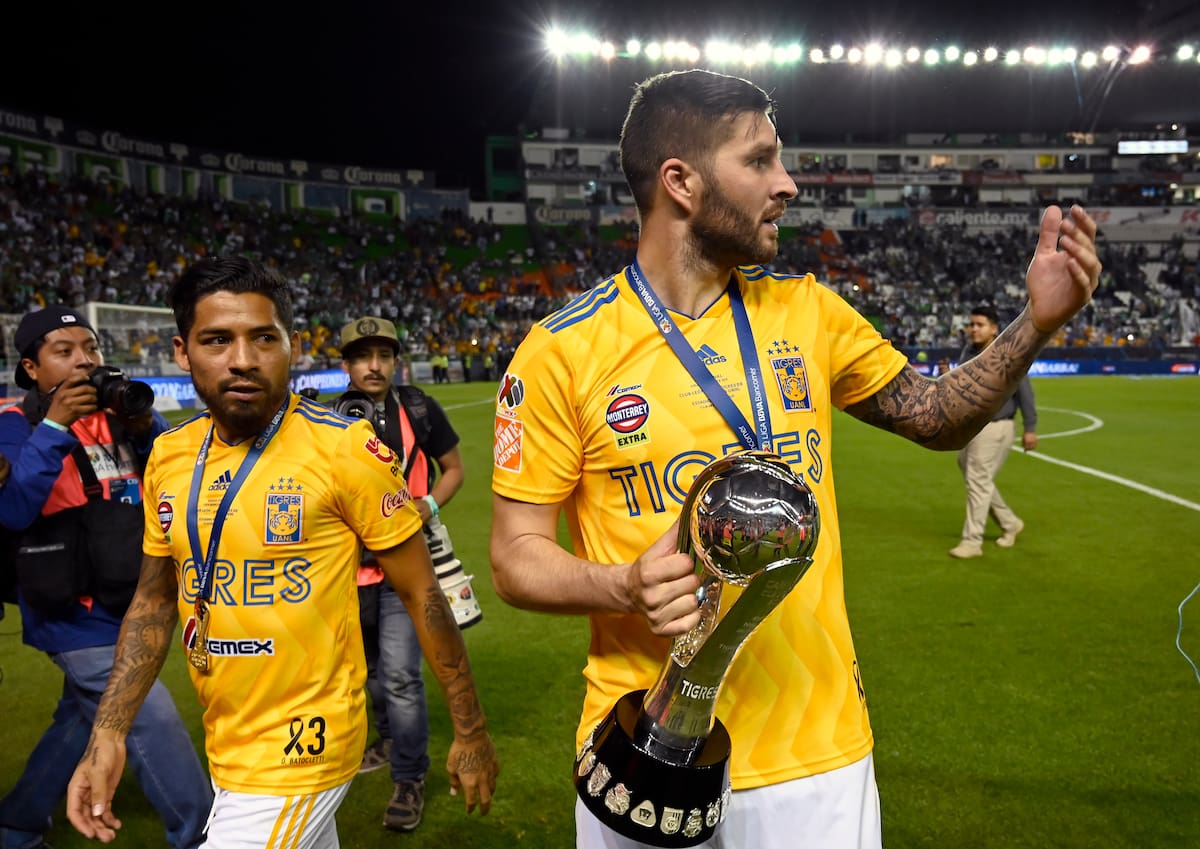 French player Andre Pierre Gignac (R) of Tigres celebrates with the trophy after winning the final match against Leon and the Mexican Clausura tournament 2019 at the Leon stadium on May 26, 2019, in Leon state of Guanajuato, Mexico. (Photo by ALFREDO ESTRELLA / AFP)