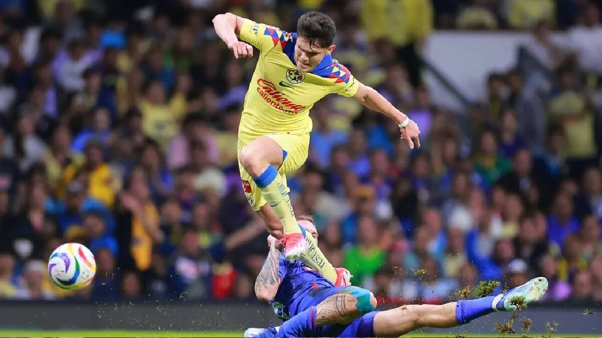 Carlos Rotondi cometió falta sobre Israel Reyes y el árbitro terminó marcando penal a favor del América en la final del Clausura 2024.