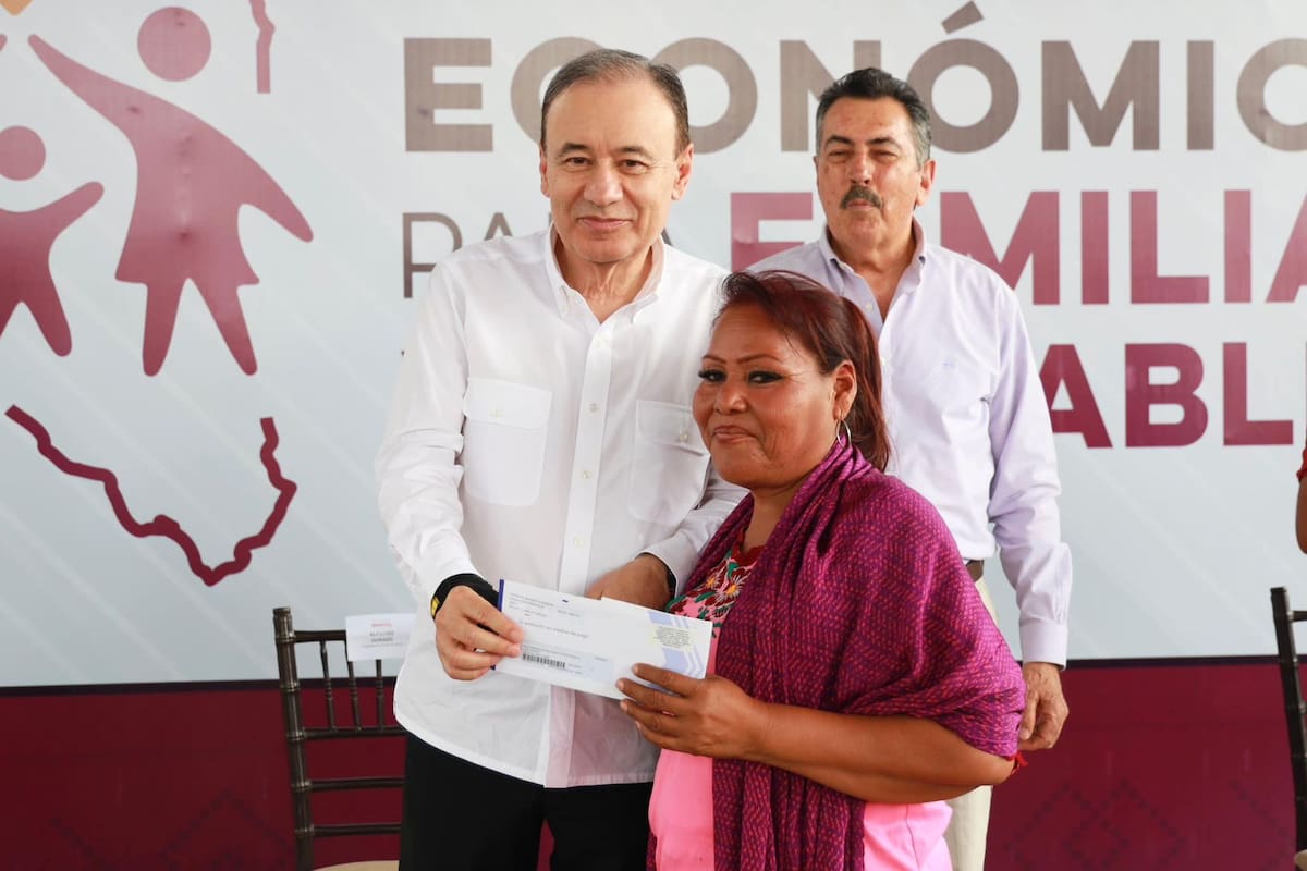 Entrega Gobernador Durazo estímulos, transporte y vialidades en el Sur de Sonora