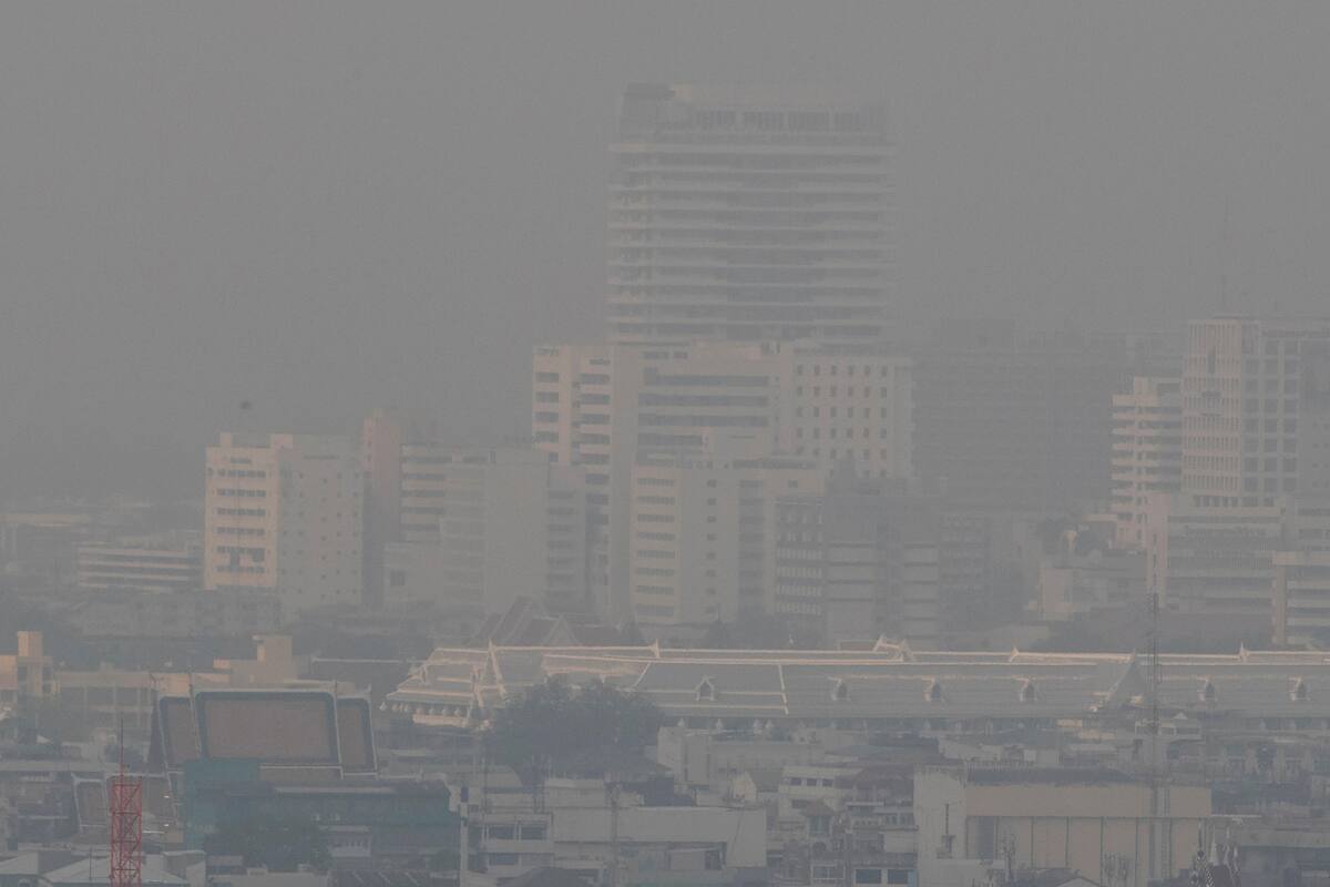 Niveles insalubres de smog cubren el cielo de Bangkok