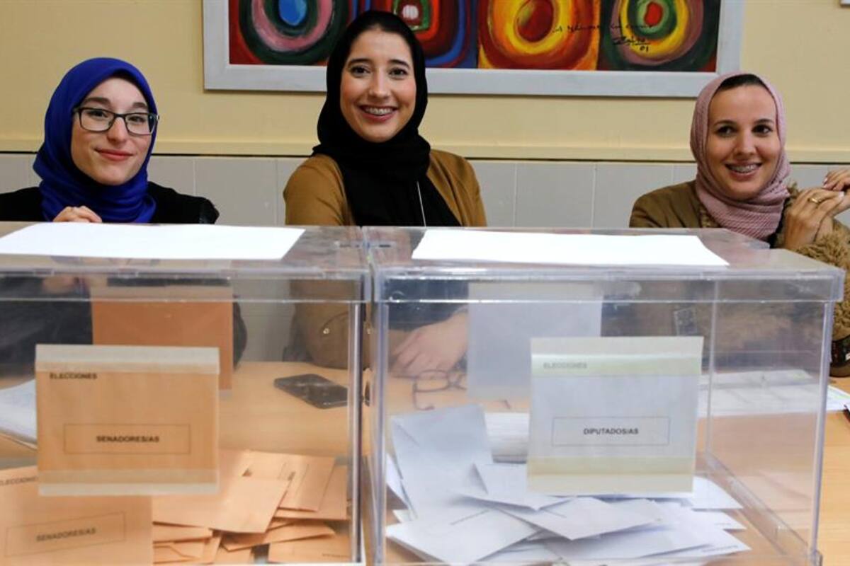 España cierra sus urnas; sondeo otorga victoria a Partido Socialista